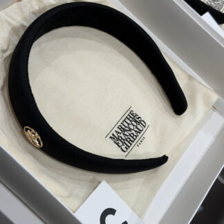 C ที่คาดผม Marithe สีดำ (กาวตรงปลายที่คาดผมหลุด)