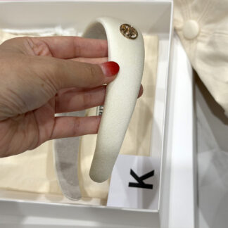 K ที่คาดผม Marithe ที่คาดผม Marithe สีIvory (ที่คาดผมเบี้ยวเล็กน้อย+มีรอย)