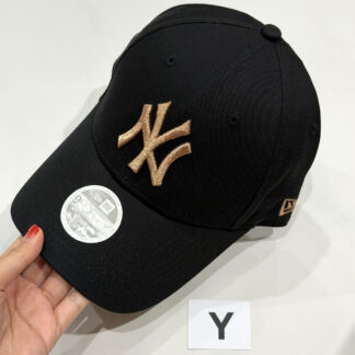 Y หมวก New Era สีขาว